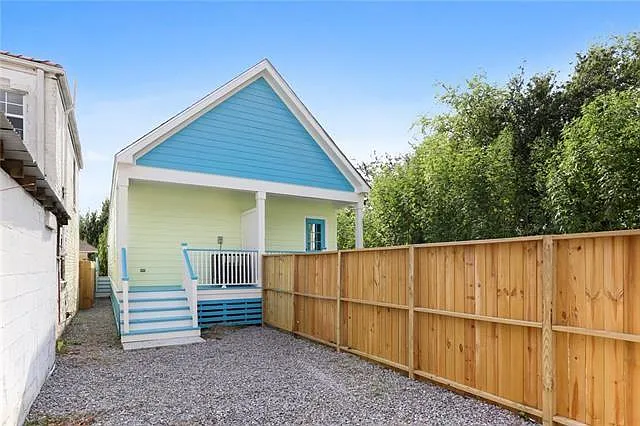 2324 Allen St — Photo 7