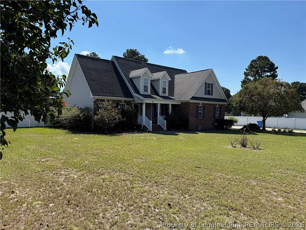 4 bed, 2.5 bath, 2186 sqft, $2,400 — Photo 3