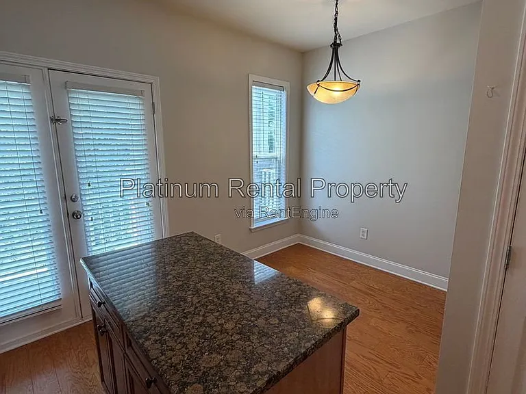 221 16th St NW #3 — Photo 21