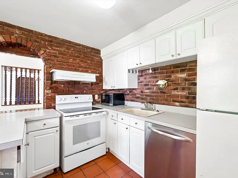 624 Cresson Ln — Photo 9