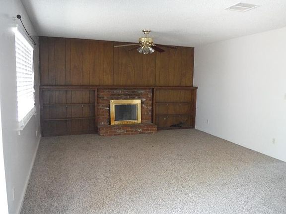 2nd image of 1210 Maxwell Dr