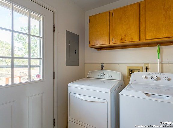 5th image of 108 Deer Park Ln N