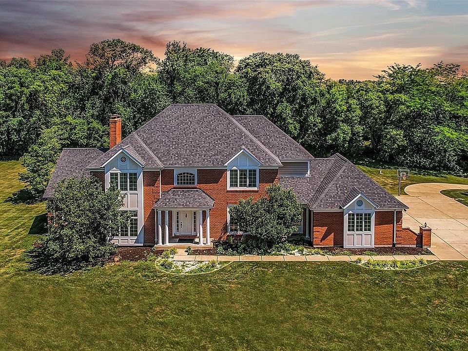 1st image of 10 Lakeside Dr