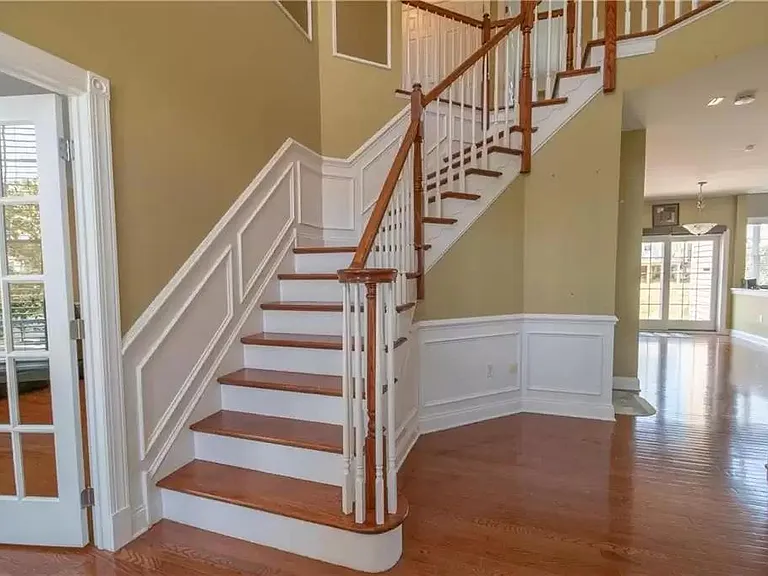 7385 Green Hill Dr — Photo 2