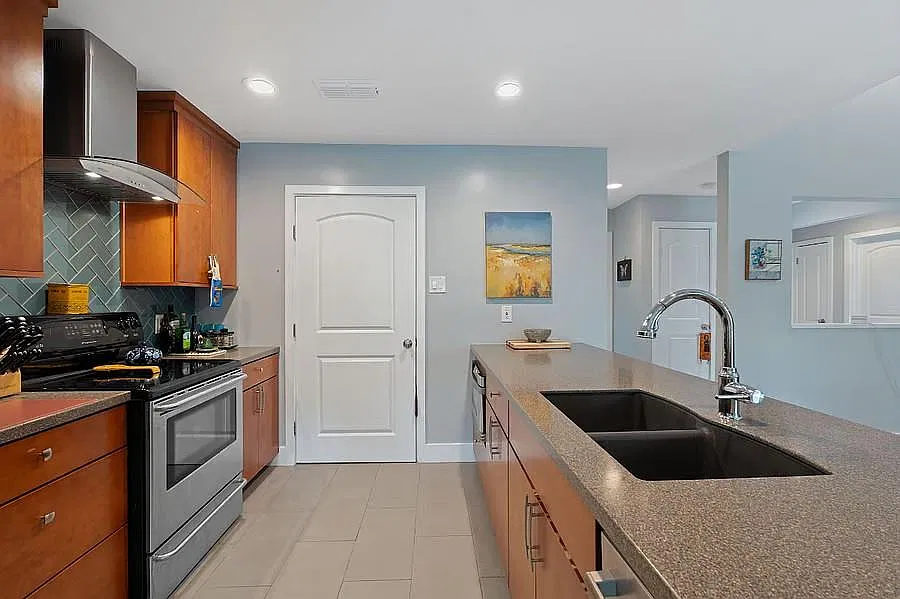 2 bed, 2.0 bath, 1227 sqft, $2,200 — Photo 3