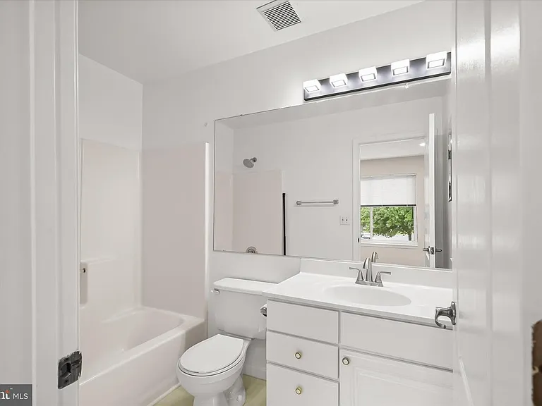45 Queen Neva Ct #B — Photo 22