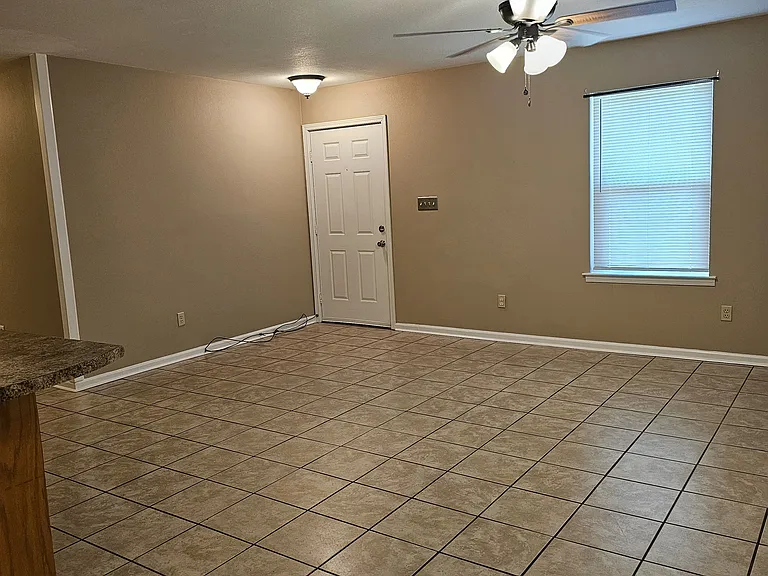10676 Heatherwood Dr — Photo 3
