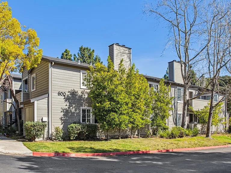 600 Canyon Oaks Dr #F — Photo 2