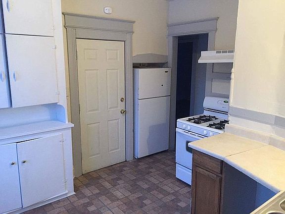 4th image of 102 Dougal Ave