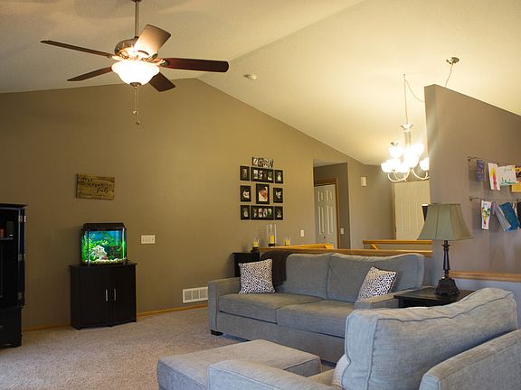 4th image of 1155 SE Rosewood Dr