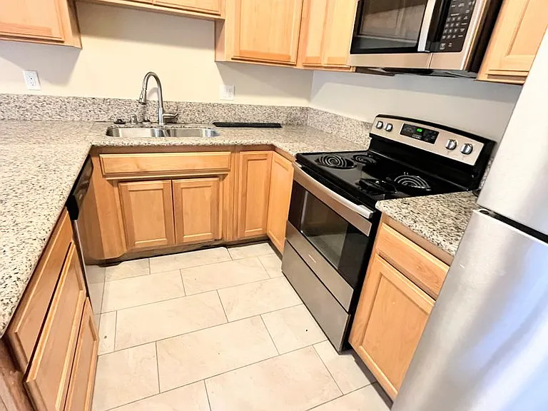 0750 - 50 Cameo Dr — Photo 7