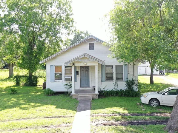 1704 N Goldman St, Victoria, TX 77901