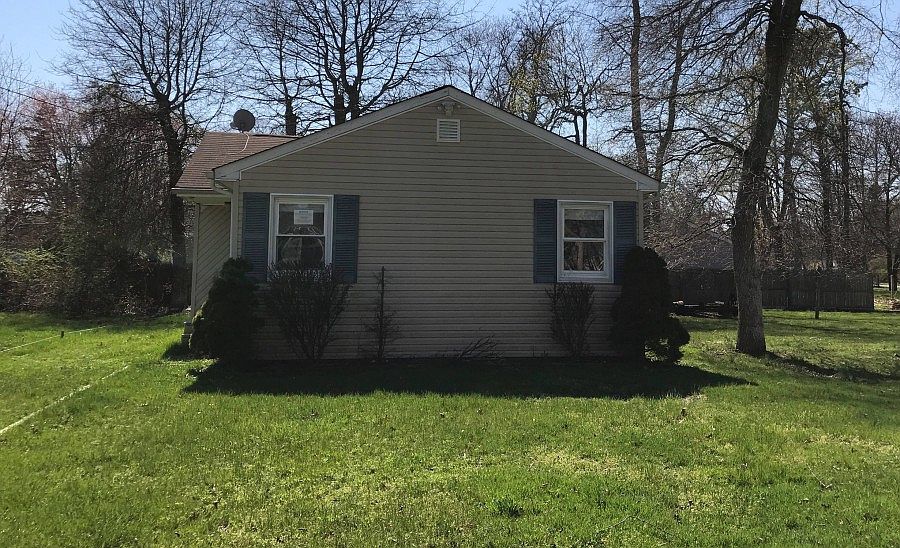 1st image of 58 Moriches Dr