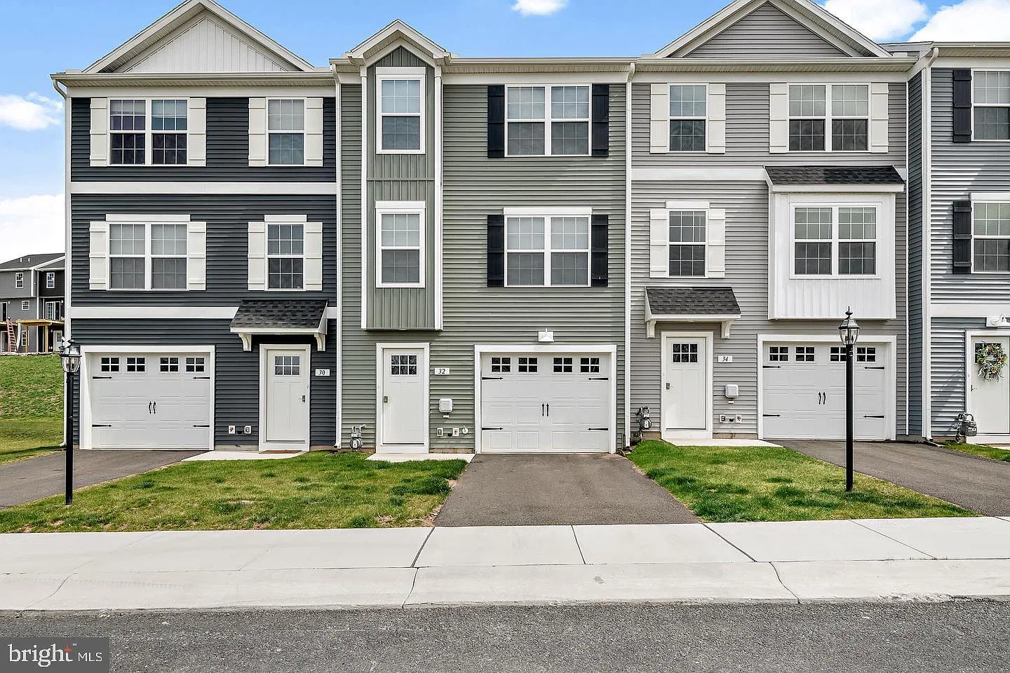 4 bed, 2.5 bath, 1625 sqft, $2,009 — Photo 1