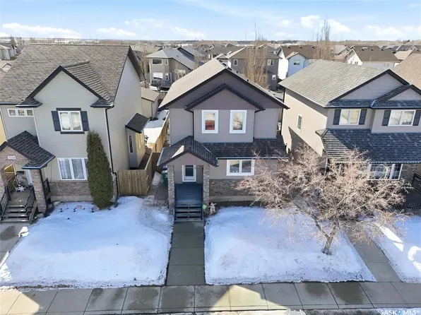 330 Lynd LANE, Saskatoon, SK S7T 0B1