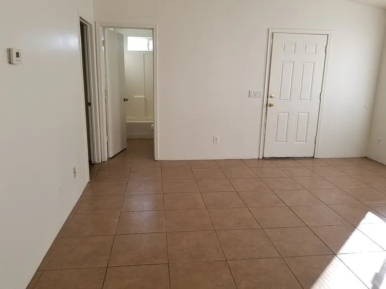 1240 E Mountain View Rd — Photo 21
