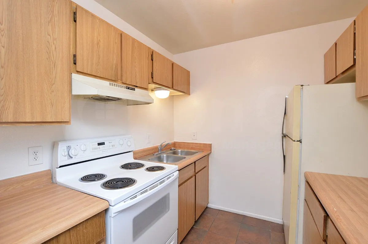 1 bed, 1.0 bath, 560 sqft, $925 — Photo 3