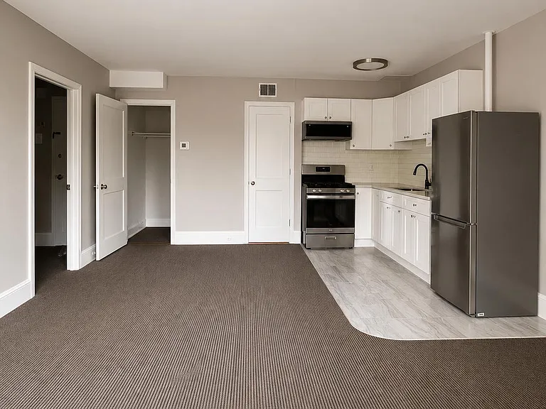 142 Kings Hwy E #144-A2 — Photo 4