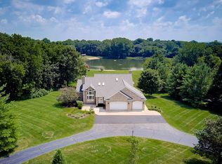 3116 Hidden Lake Dr, Woodstock, IL 60098