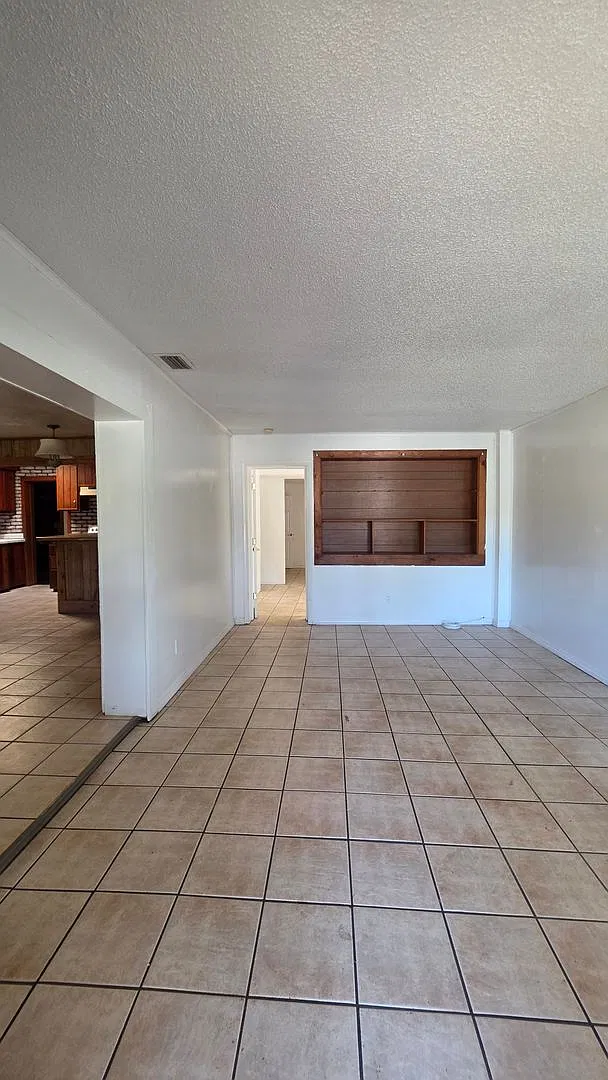 3 Bedroom 2 Bath Single Family Home — Photo 2
