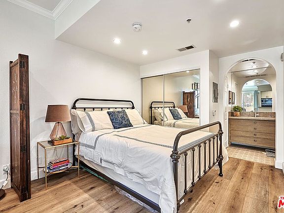 4th image of 620 S Gramercy Pl APT 212