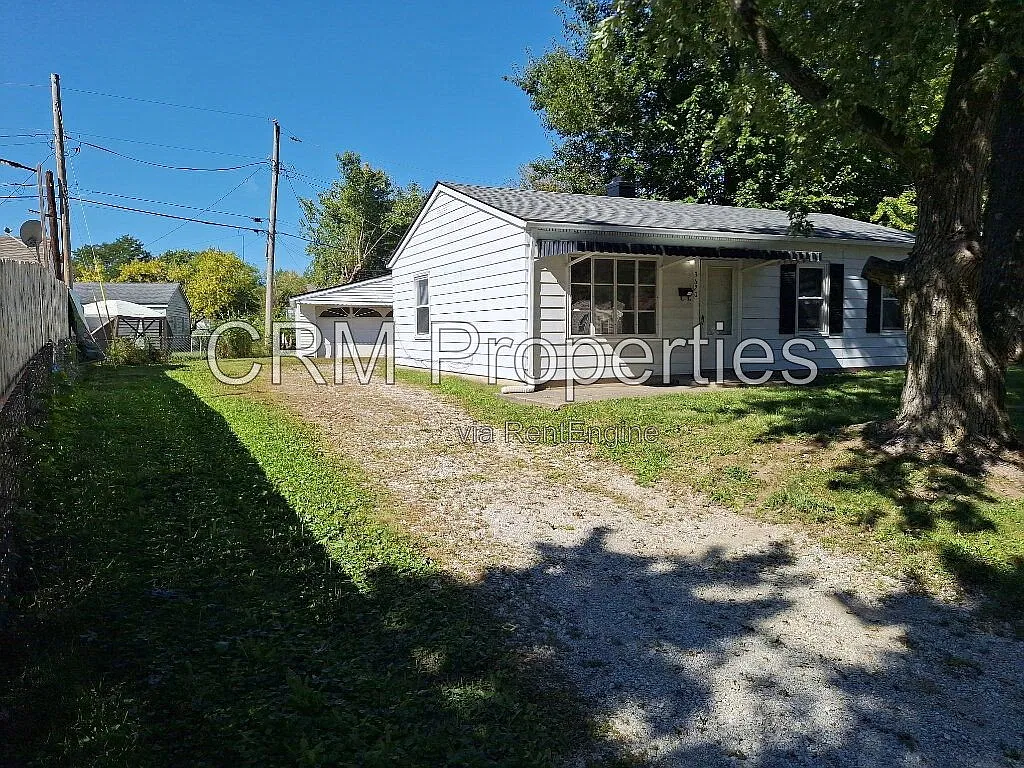 3 bed, 1.0 bath, 925 sqft, $1,350 — Photo 2