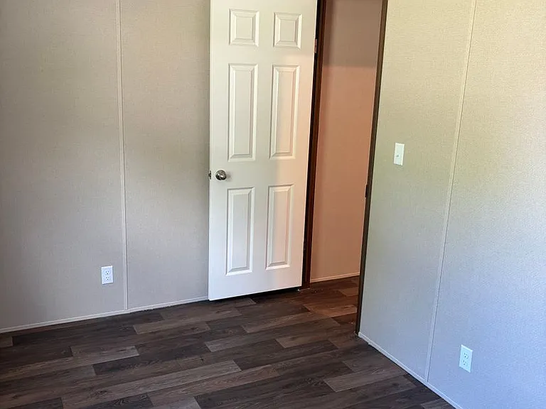781 Virgil Ave — Photo 10