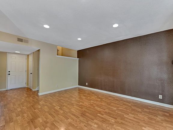 3rd image of 959 Branham Ln