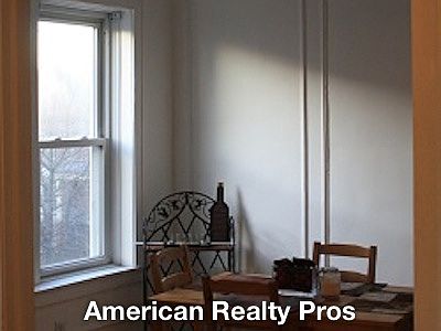 2nd image of 611.5 W Arlington Pl #3S