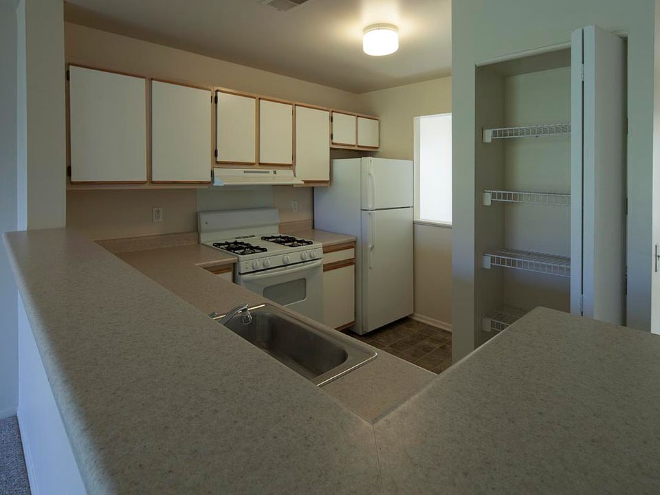 2nd image of 3360 N Linden Rd #E990f16d6