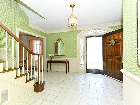 4th image of 2817 Lake Forest Dr