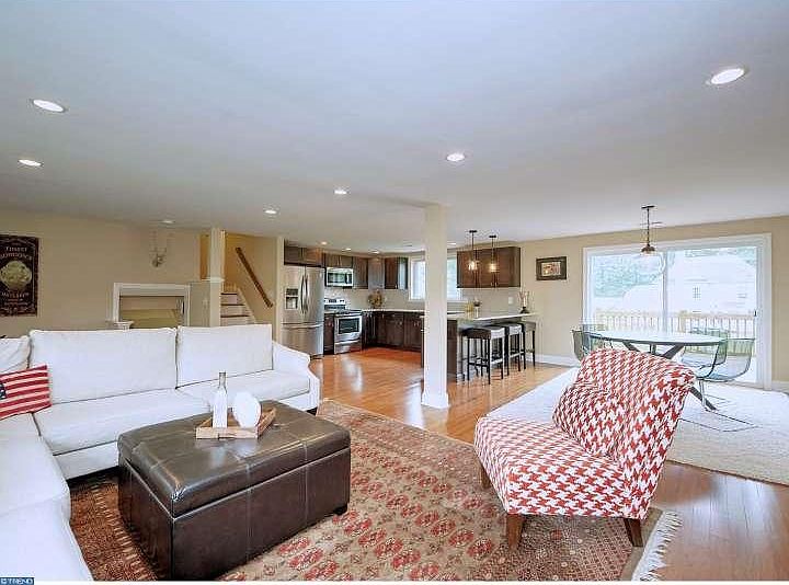 1st image of 7 Holly Ln