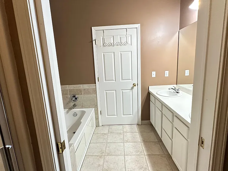 5555 Woodruff Shore Dr — Photo 43