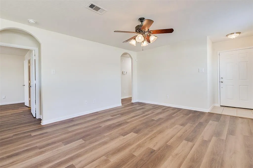 3 bed, 2.0 bath, 1280 sqft, $1,895 — Photo 4