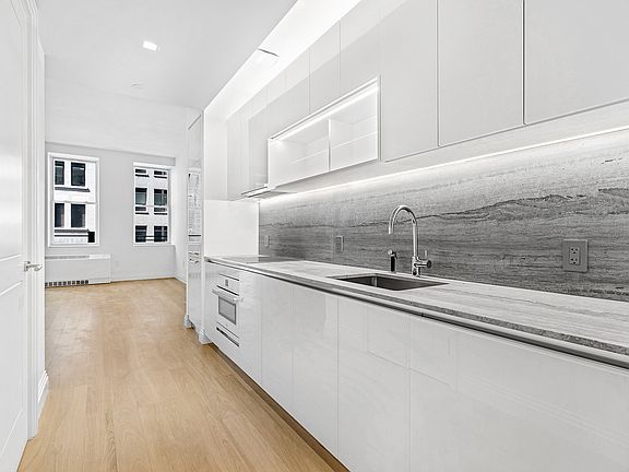 4th image of 1 Wall St APT 909