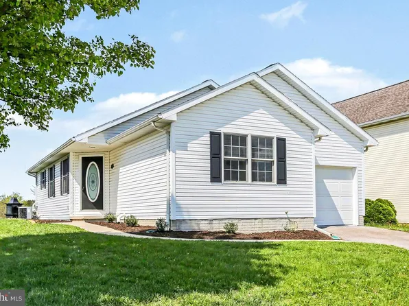 1443 Wanda Dr, Hanover, PA 17331