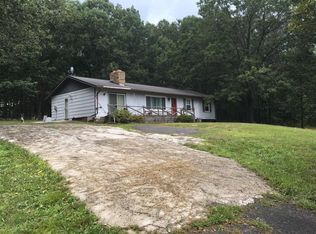 166 Nature Ln, Maysville, WV 26833