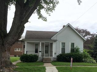210 Washington St, Savanna, IL 61074