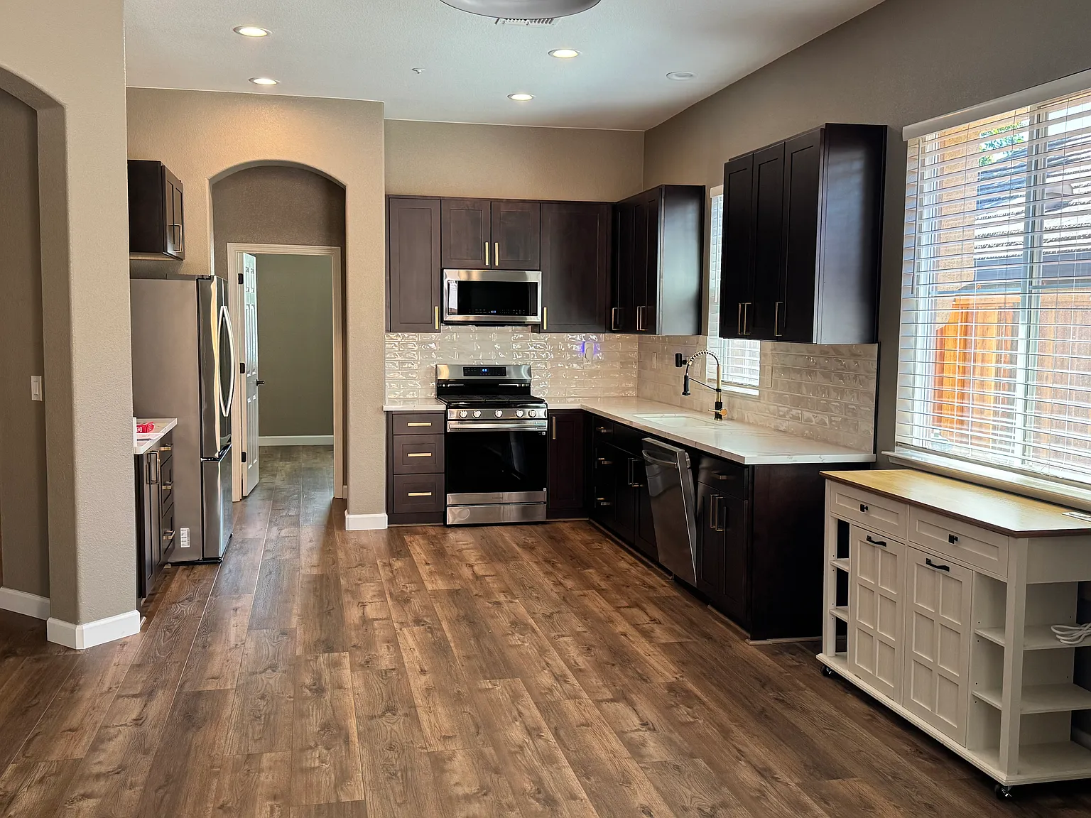 2 bed, 1409 sqft, $3,000 — Photo 2