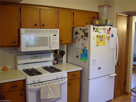 5th image of 2225 Garden Dr