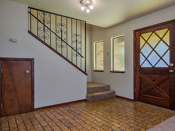 3rd image of 223 El Cajon Ave