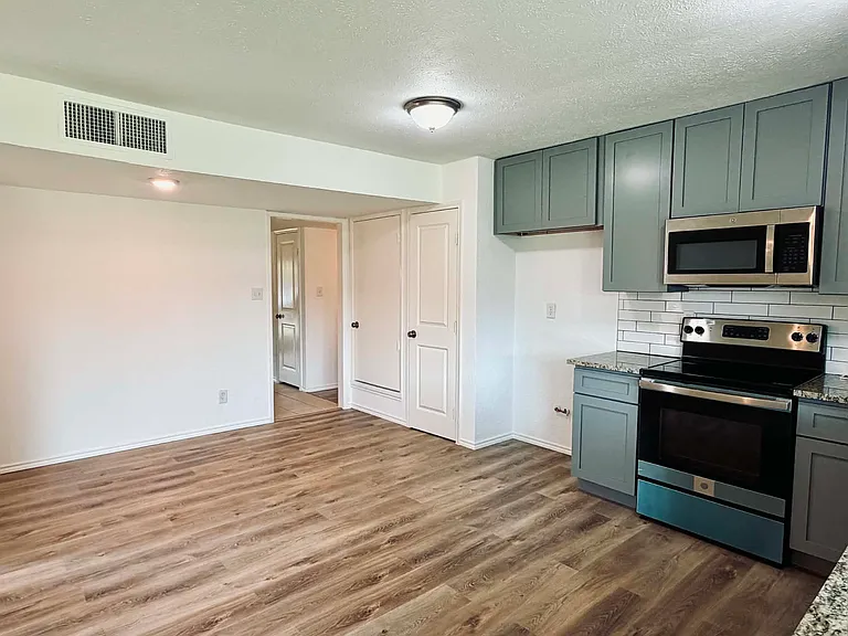 1101 Lombardy Dr — Photo 6