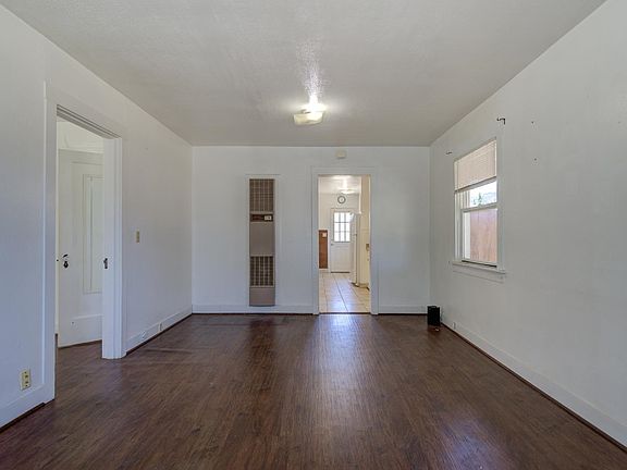 3rd image of 209 N Oregon St