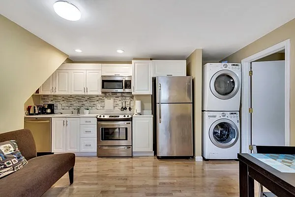 32 Bay St #32