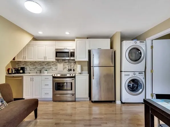 32 Bay St #32, Cambridge, MA 02139