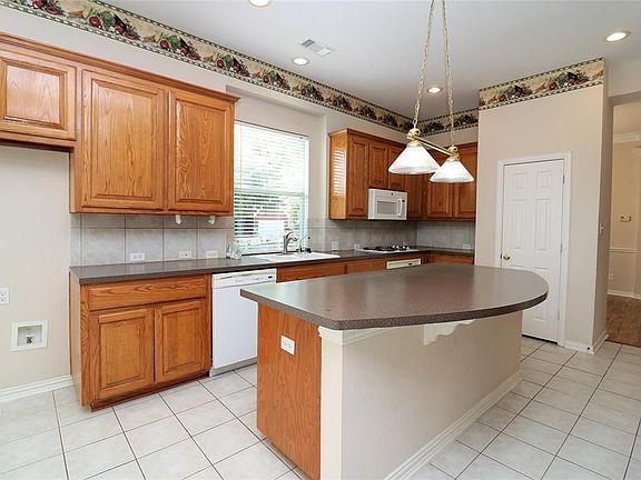 3rd image of 2301 Calmont Dr