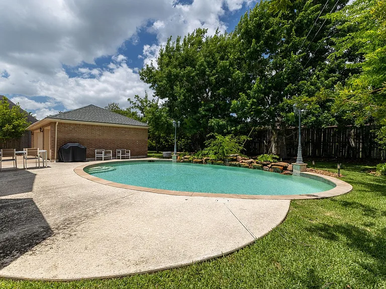 1722 Parklake Vlg — Photo 17
