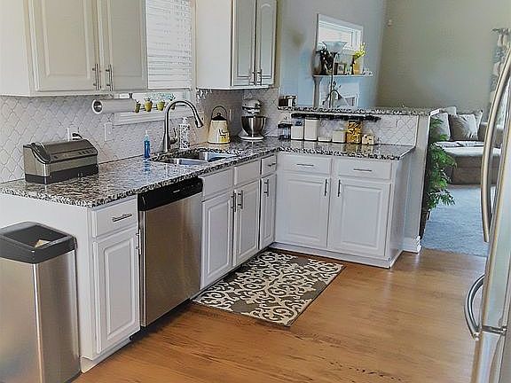 Real wood fl/tile backsplash