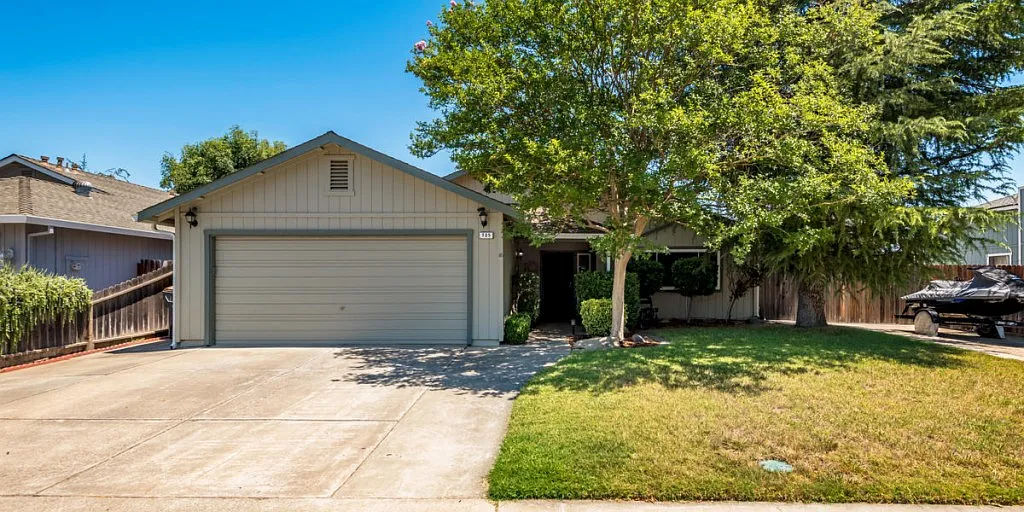 725 Crystal Springs Dr photo 1