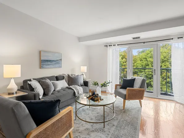 1 Watermill Pl Unit 426, Arlington, MA 02476
